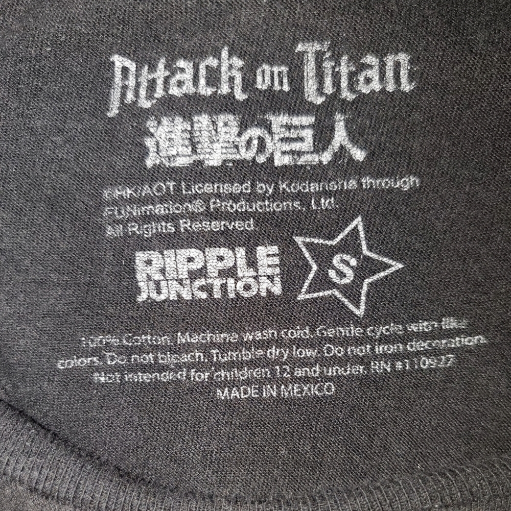 Attack on TItan Hot Topic Ripple Junction Size Small - Picture 3 of 4